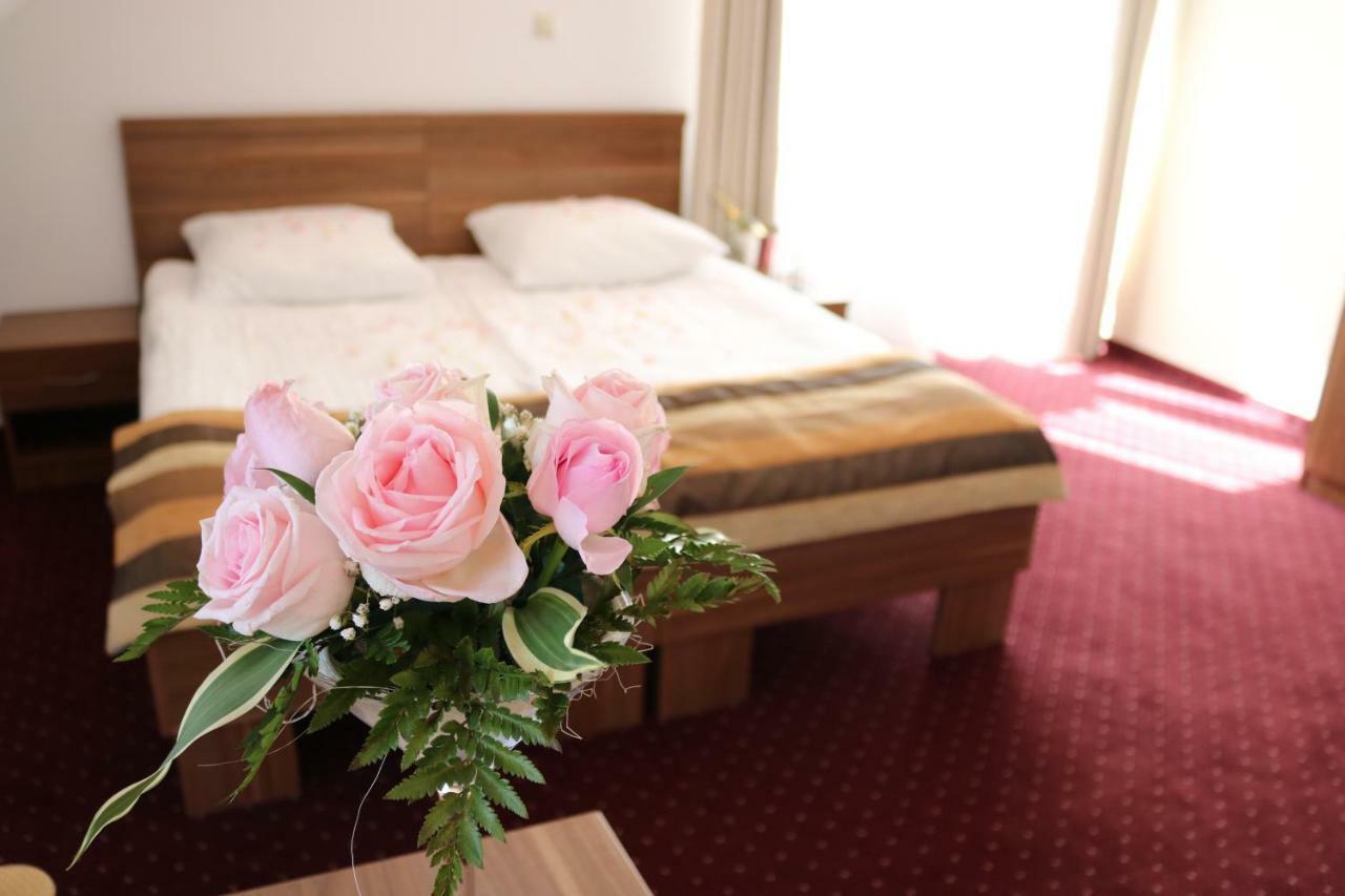 Hotel Dyminy Kielce Exterior photo