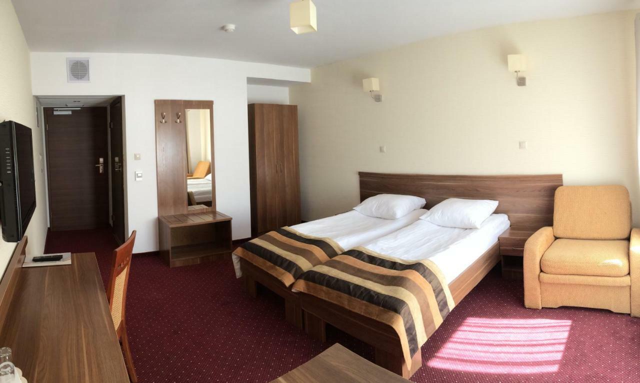 Hotel Dyminy Kielce Exterior photo
